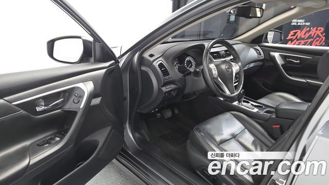 Nissan Altima 2018 — photo 13