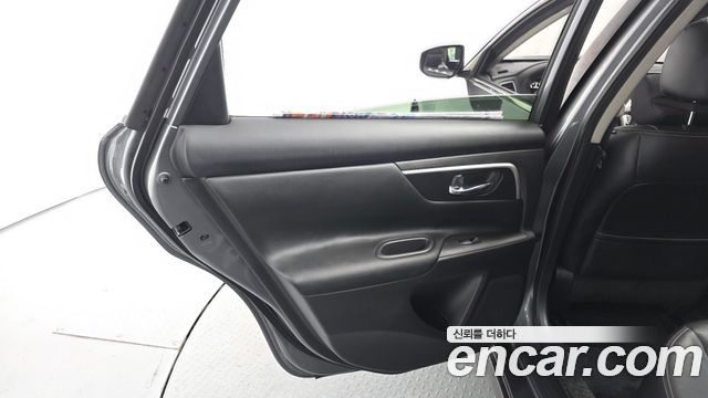 Nissan Altima 2018 — photo 15