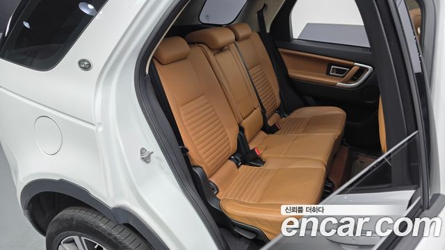 Land Rover Discovery Sport 2018 — photo 11