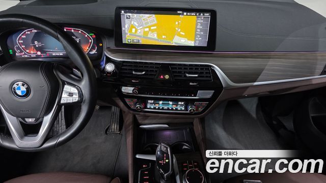 BMW Gran Turismo 2023 — photo 13