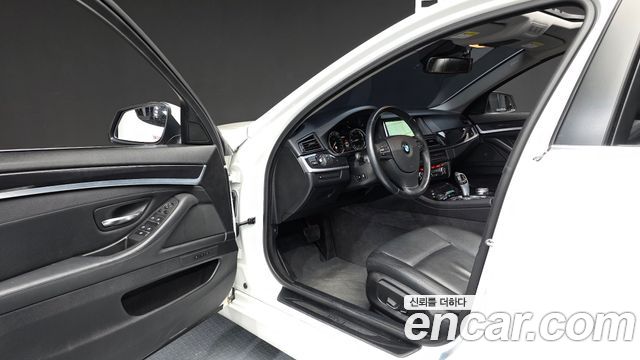 BMW 5-Series 2014 — photo 10