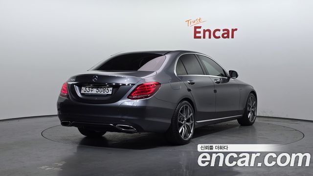 Mercedes-Benz C-Class 2018 — photo 2