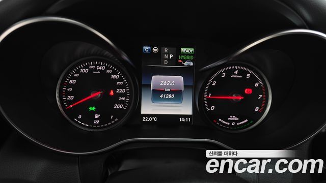 Mercedes-Benz C-Class 2018 — photo 11