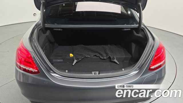 Mercedes-Benz C-Class 2018 — photo 23
