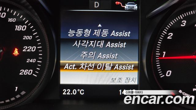 Mercedes-Benz C-Class 2018 — photo 24
