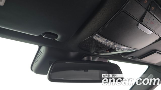 Mercedes-Benz C-Class 2018 — photo 26