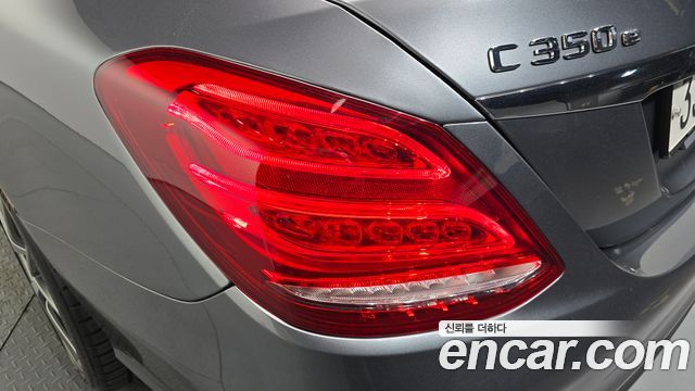 Mercedes-Benz C-Class 2018 — photo 9