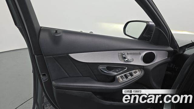 Mercedes-Benz C-Class 2018 — photo 14