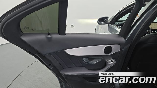 Mercedes-Benz C-Class 2018 — photo 15