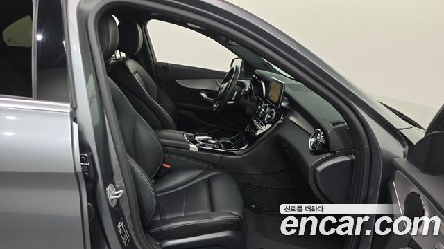 Mercedes-Benz C-Class 2018 — photo 16