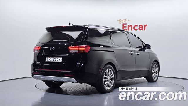 Kia Canival 2017 — photo 2