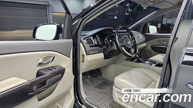 Kia Canival 2017 — photo 10