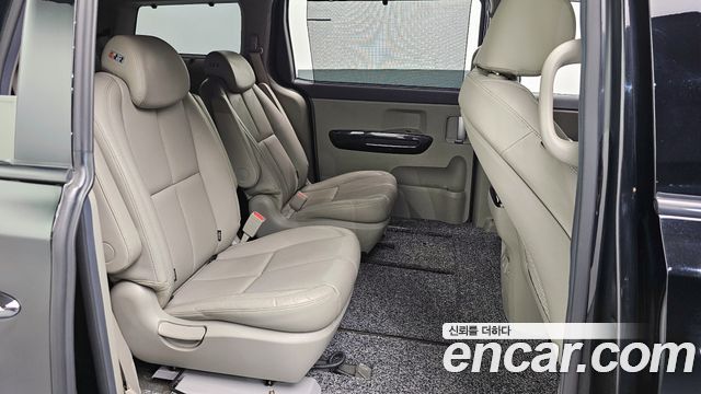 Kia Canival 2017 — photo 11