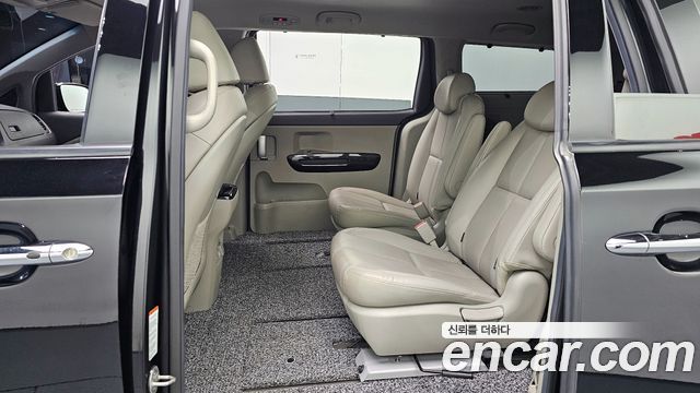 Kia Canival 2017 — photo 12