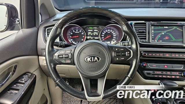 Kia Canival 2017 — photo 13