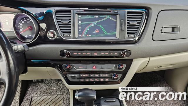 Kia Canival 2017 — photo 14