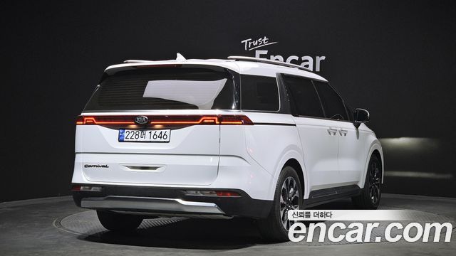 Kia Canival 2021 — photo 2