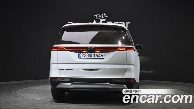 Kia Canival 2021 — photo 4