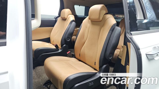 Kia Canival 2021 — photo 12