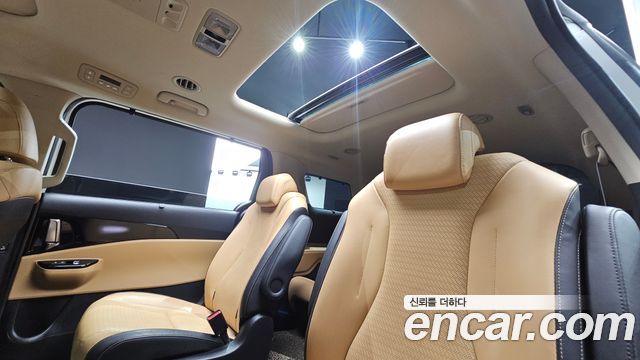 Kia Canival 2021 — photo 16