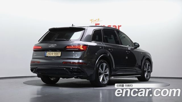 Audi Q7 2022 — photo 2