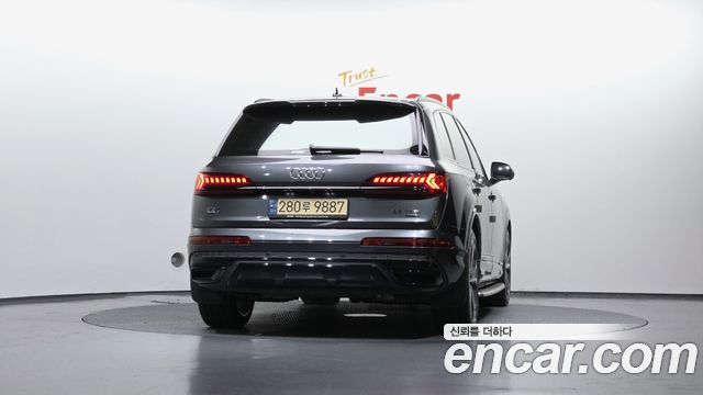 Audi Q7 2022 — photo 4