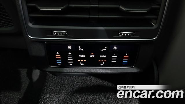 Audi Q7 2022 — photo 24