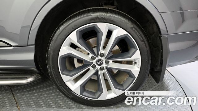 Audi Q7 2022 — photo 7