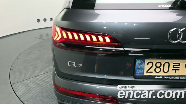 Audi Q7 2022 — photo 9