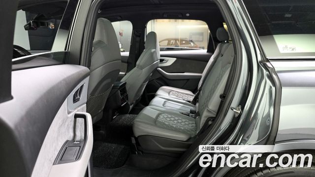 Audi Q7 2022 — photo 16