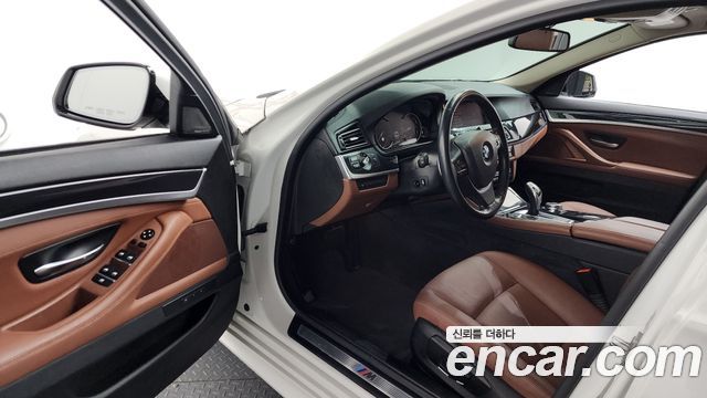 BMW 5-Series 2016 — photo 10