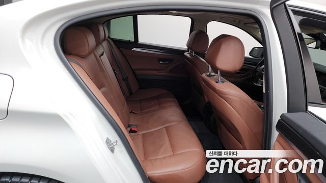 BMW 5-Series 2016 — photo 11