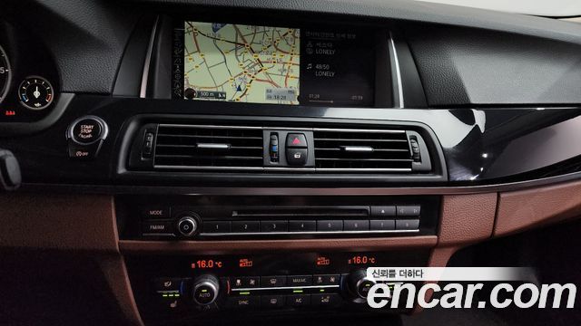 BMW 5-Series 2016 — photo 12