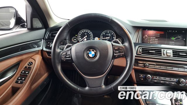 BMW 5-Series 2016 — photo 13