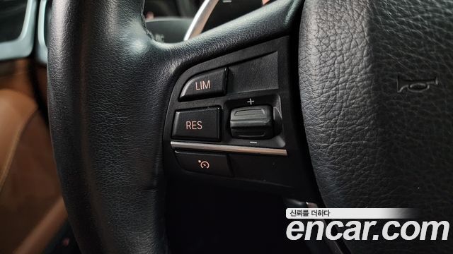 BMW 5-Series 2016 — photo 16