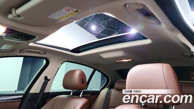BMW 5-Series 2016 — photo 17