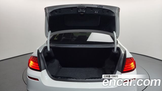 BMW 5-Series 2016 — photo 19