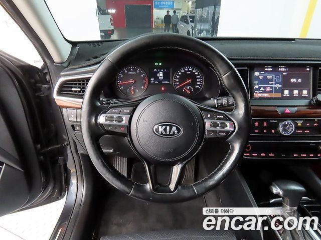 Kia K7 2016 — photo 9