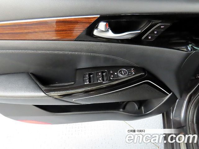 Kia K7 2016 — photo 11