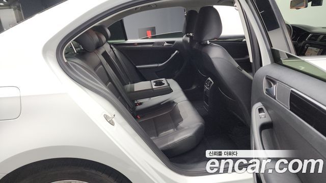 Volkswagen Jetta 2016 — photo 11
