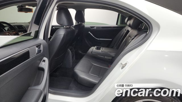 Volkswagen Jetta 2016 — photo 12