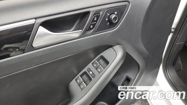 Volkswagen Jetta 2016 — photo 13