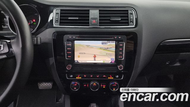 Volkswagen Jetta 2016 — photo 15