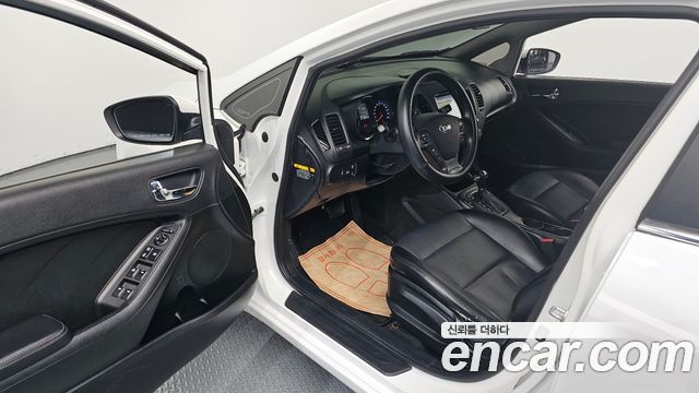 Kia K3 2013 — photo 10