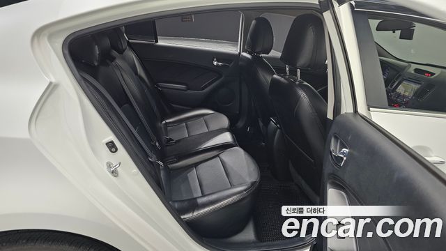 Kia K3 2013 — photo 11