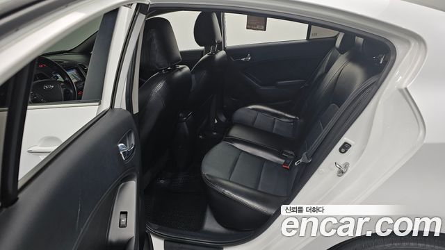 Kia K3 2013 — photo 12