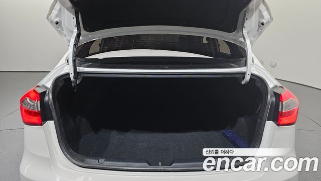 Kia K3 2013 — photo 20