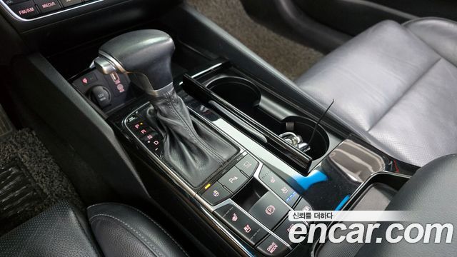 Kia K7 2016 — photo 9