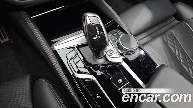 BMW 5-Series 2022 — photo 9