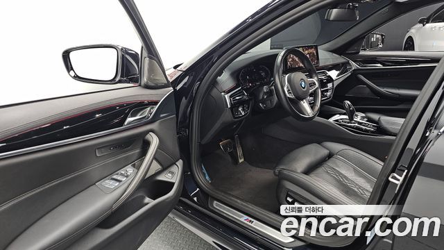 BMW 5-Series 2022 — photo 11